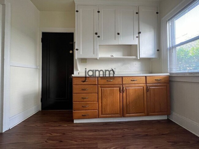 Building Photo - 2196 Lewis Dr