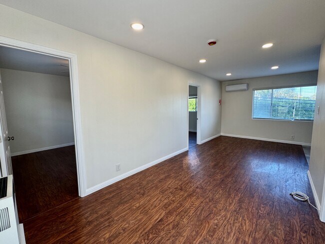 Building Photo - 821 Avenue A Ave