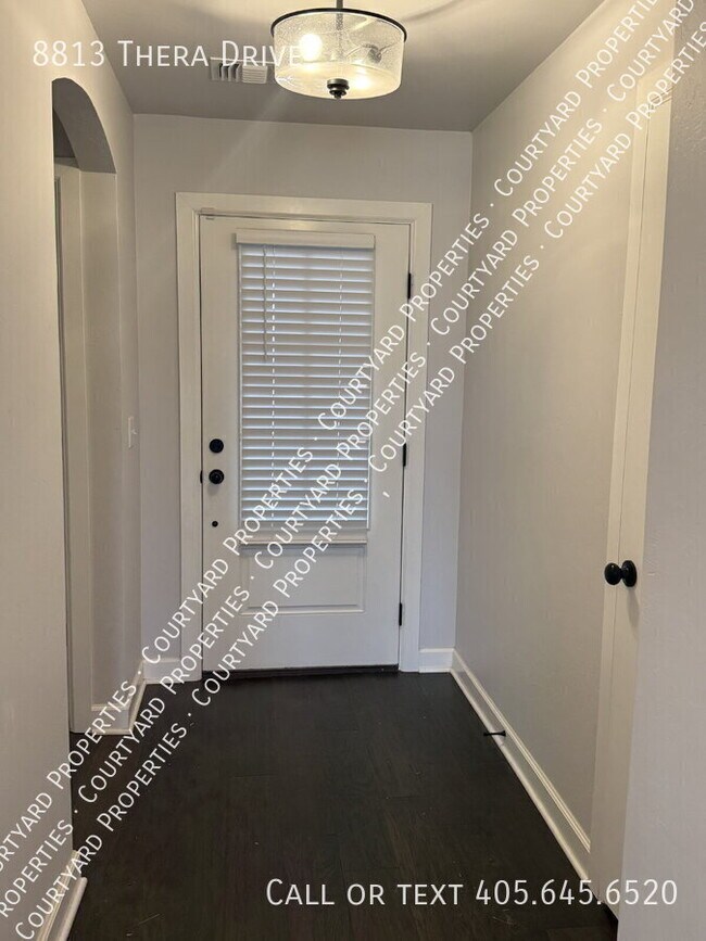 Building Photo - 8813 Thera Dr