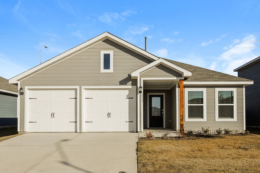 Primary Photo - 1313 Redpine Dr