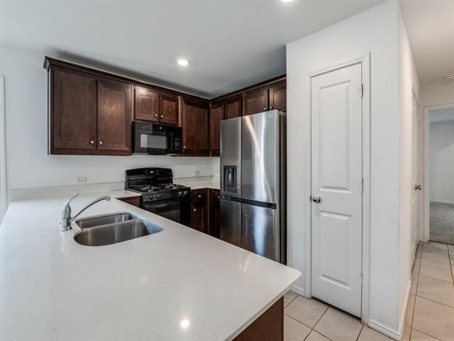 Building Photo - 14008 Earlham St