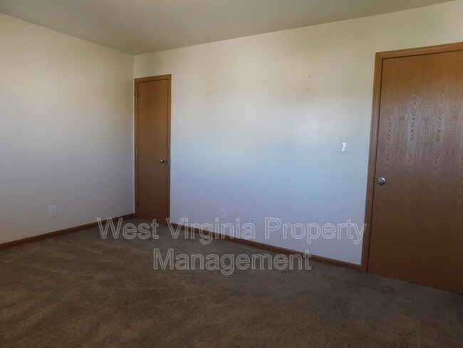 Building Photo - 190 Cardinal Wy