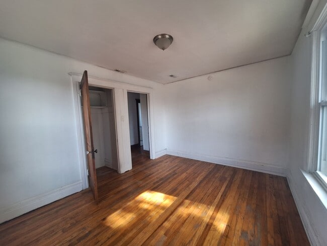 Building Photo - Come see your new home!