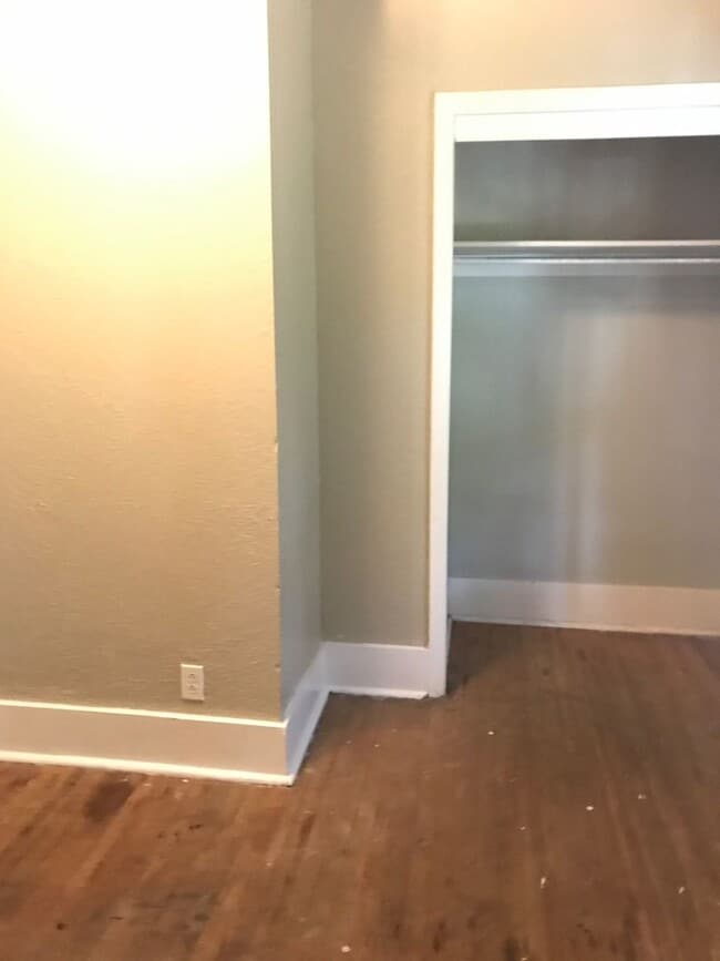 Building Photo - STUDENTS WELCOME! 2 Bed / 1 Bath Home - Walking Distance to CSU