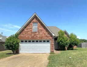 Building Photo - 1344 Custer Dr E