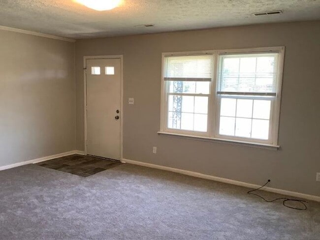 Building Photo - 6 Rainbow Forest Dr