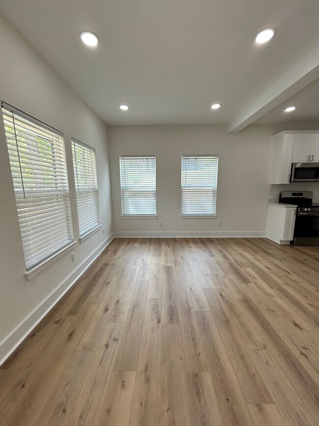 Building Photo - 1/2 OFF 1ST FULL MONTHS RENT! BRAND NEW Charming 3 Beds, 2.5 Baths in Hixson!