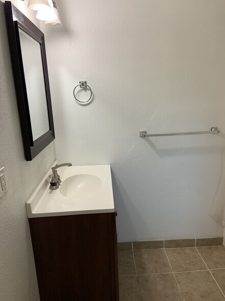 Bathroom - 4720 SE 52nd Ave