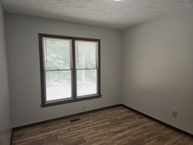 Building Photo - 5590 Bellflower St