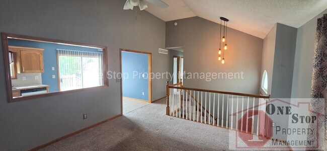 Building Photo - Beautiful 3 Bedroom & 2 Bathroom Home!