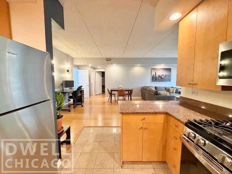 Building Photo - 4625 W Lawrence Ave