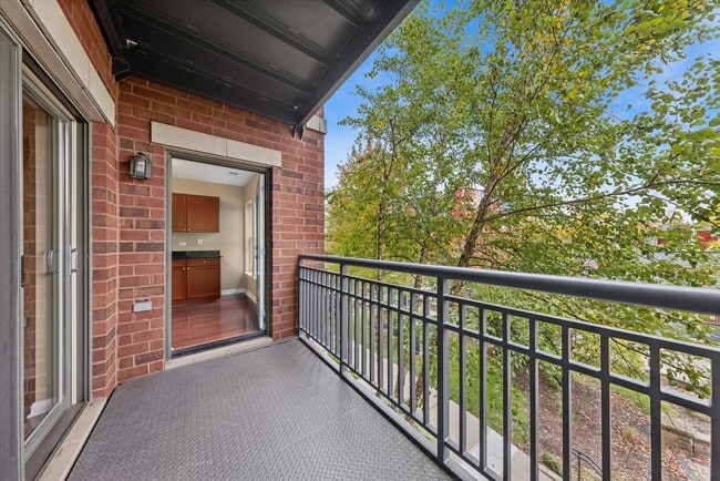 Building Photo - 255 E Liberty Dr