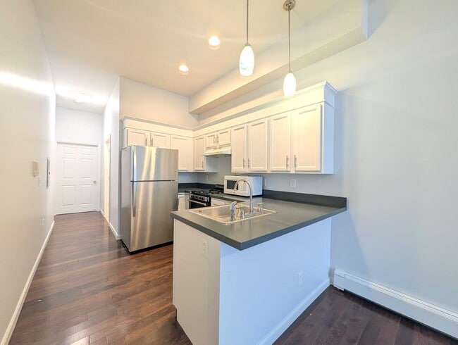 Building Photo - 265 Webster Ave