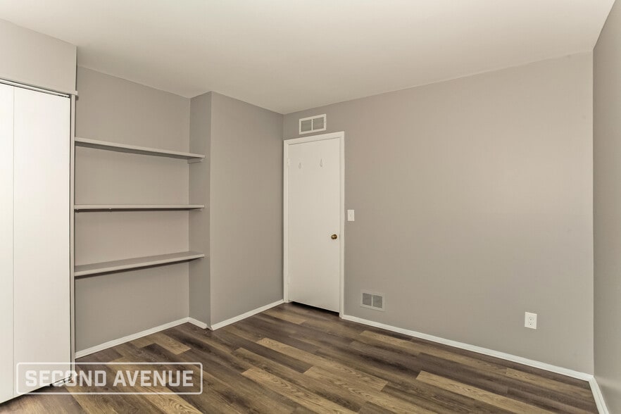 Building Photo - 940 Hollytree Dr