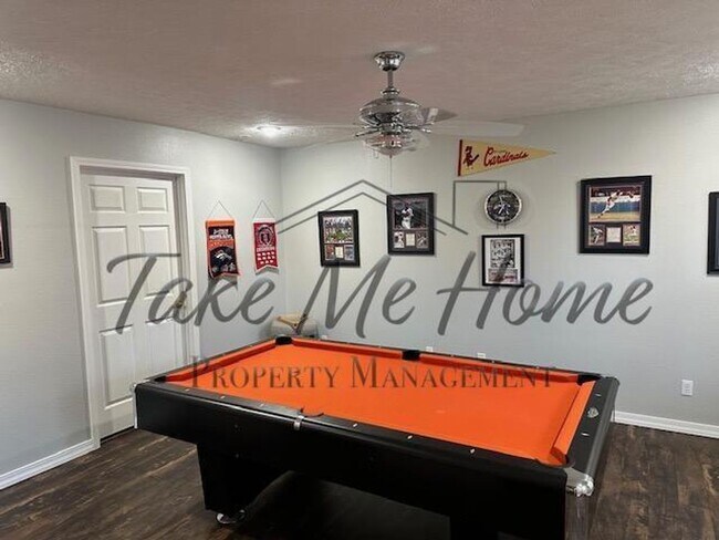 Building Photo - 3 Bedroom 2.5 Baths in Kickapoo District!