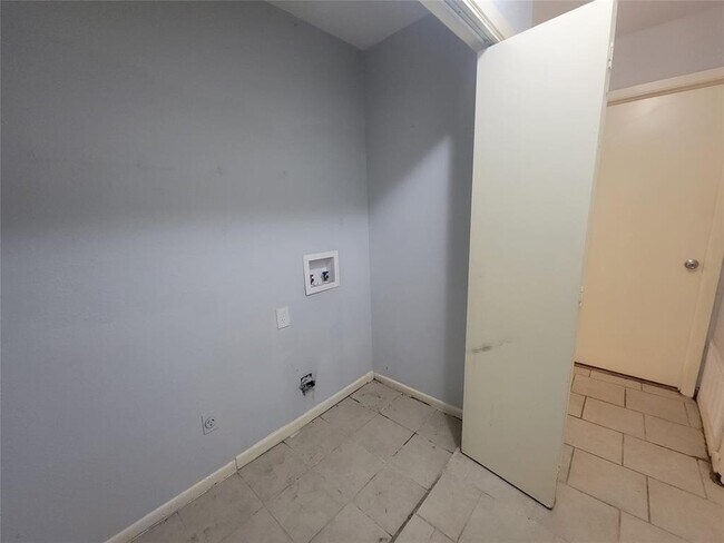 Building Photo - 1304 Glenda Dr