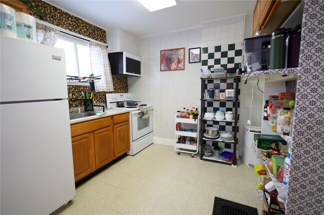 Building Photo - 610 Mitchell St