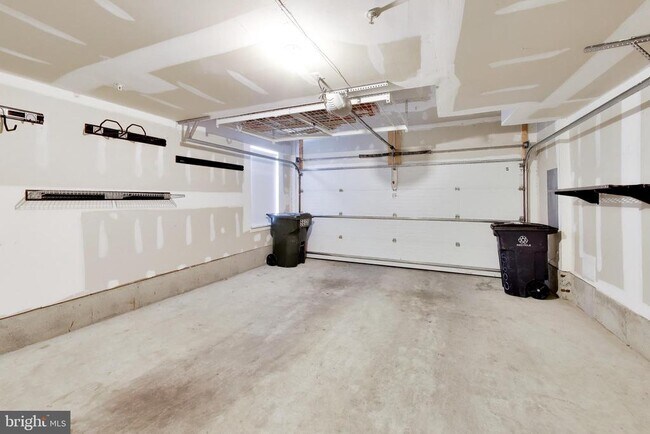 Building Photo - 5600 45th Ave
