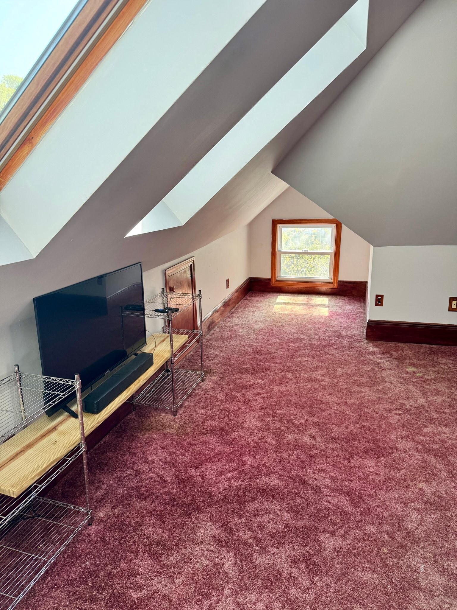 Building Photo - 175 Maple St