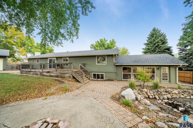 Building Photo - 2412 S Sheffield Cir