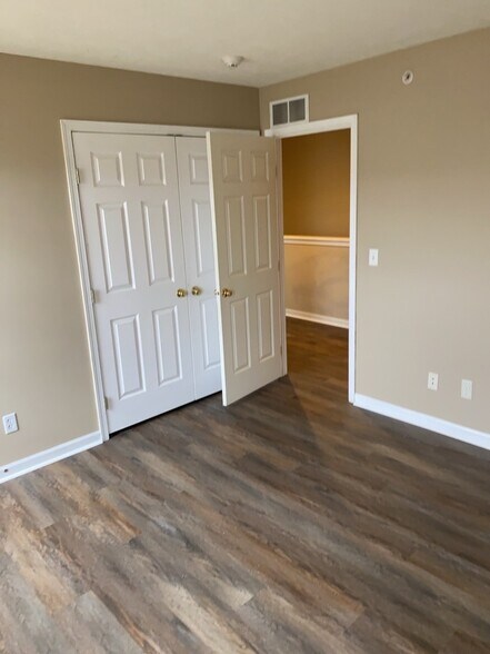 Building Photo - 2898 Andover Cir