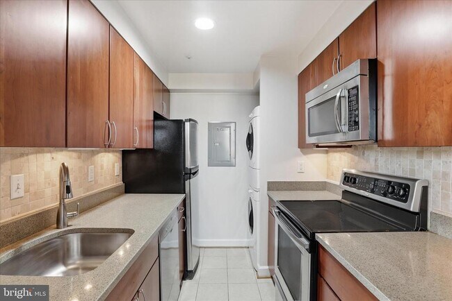 Building Photo - 1801 Calvert St NW