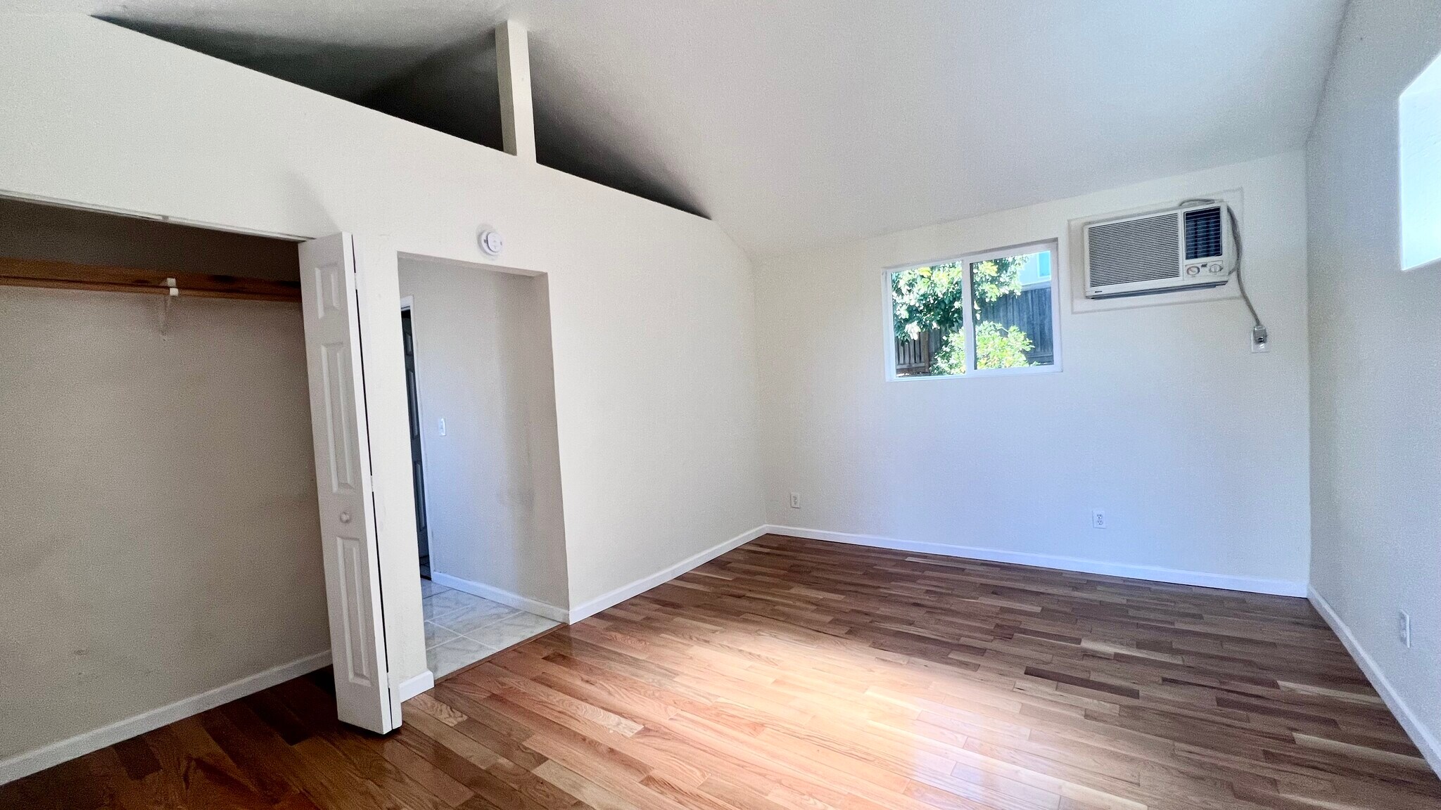 Living Room - 946 Sonoma St