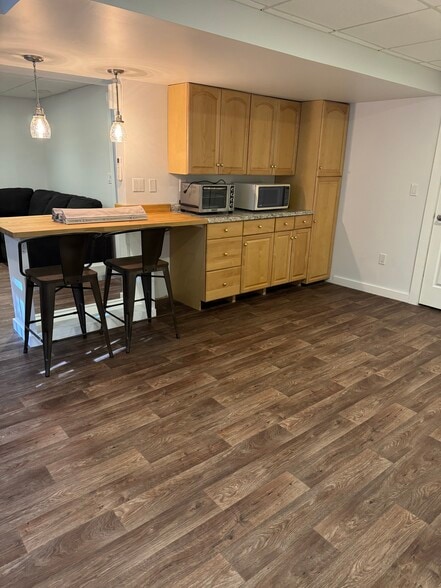 Kitchen, with extra sitting area.will include stools - 6 Yale Rd