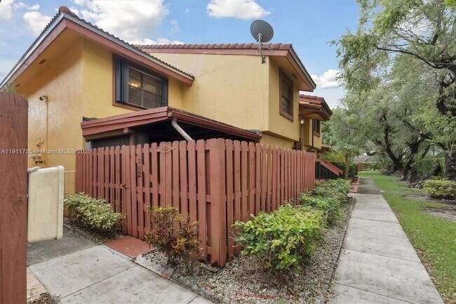 Building Photo - 5975 SW 137th Ave