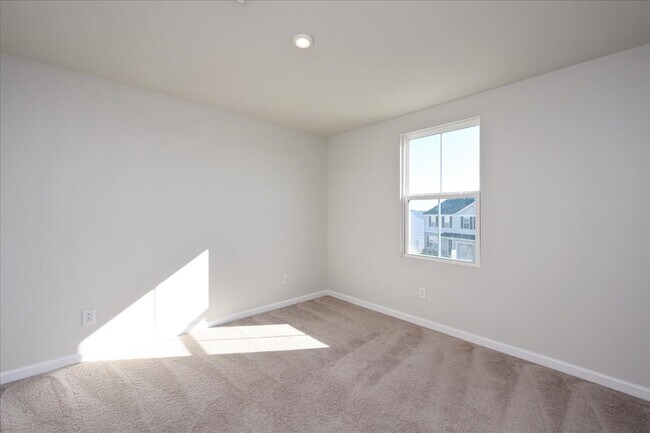 Building Photo - 105 Highcreek Dr