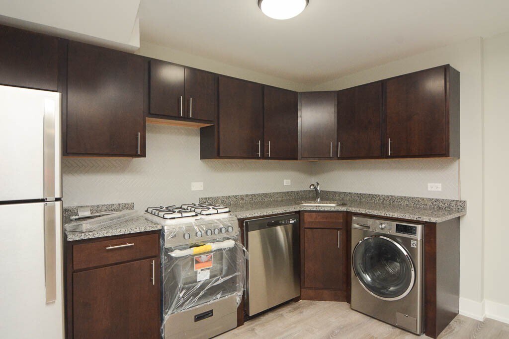 Building Photo - 436 W Belden Ave