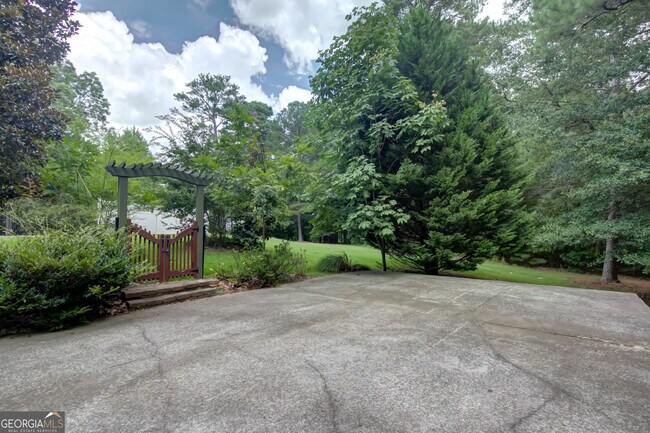 Building Photo - 217 S Sandy Creek Rd