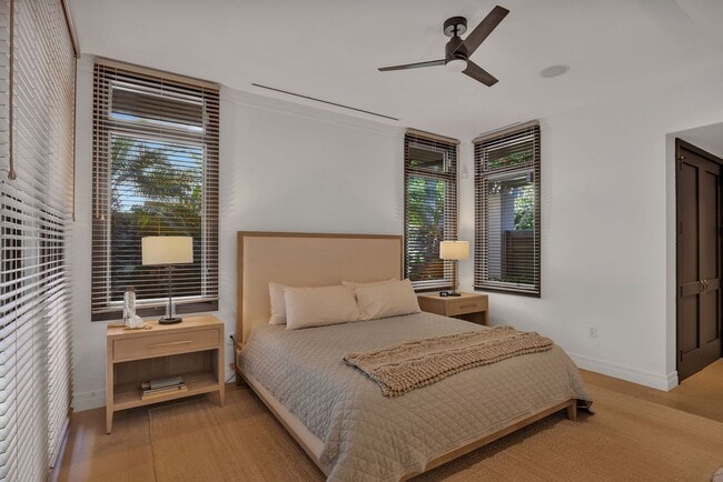 Building Photo - Luxury 3-Bed Condo at Coconut Grove. Ocean Views. Nov 1