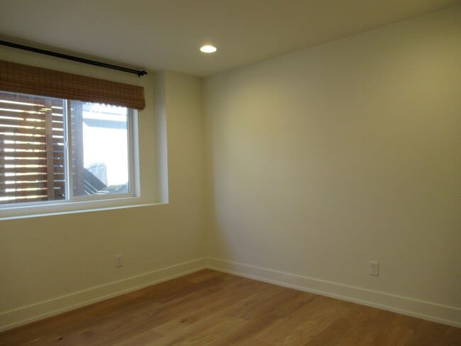 Building Photo - Light and Bright 3 bedroom, 1.5 bath home in Tehaleh