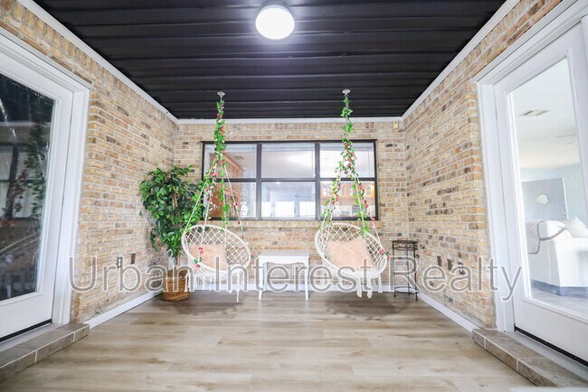 Building Photo - 424 Beach Dr
