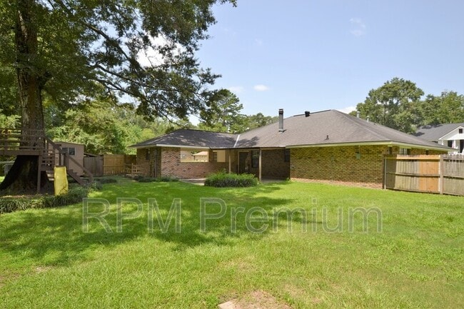 Building Photo - 2530 Chantulane Ave