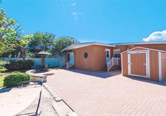 Building Photo - 2173 W Vina Del Mar Blvd