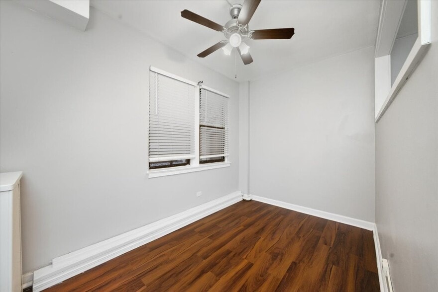 Building Photo - 1140 N La Salle Dr