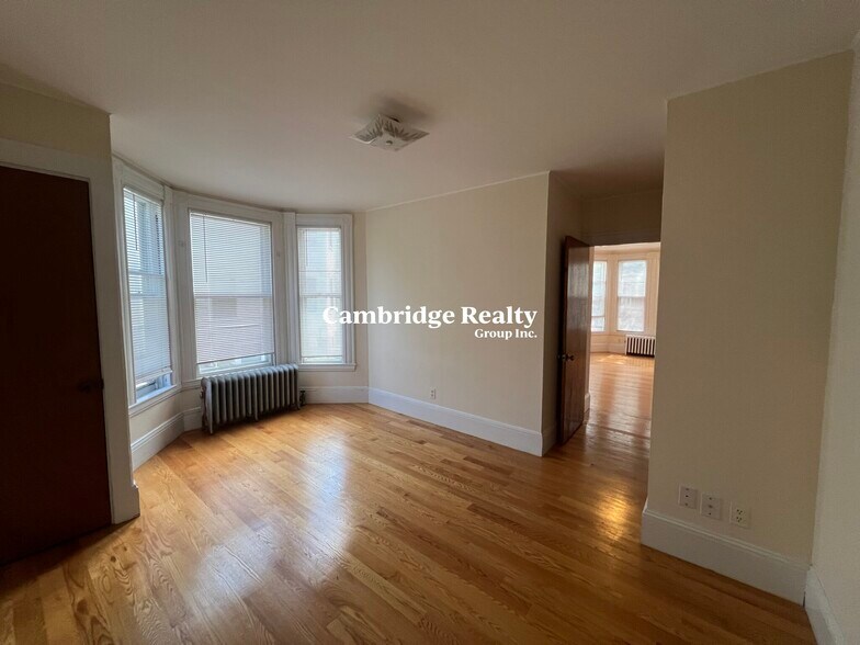 Building Photo - 381 Harvard St