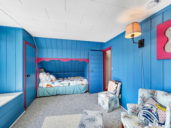 Building Photo - 1430 W Hendrickson Rd