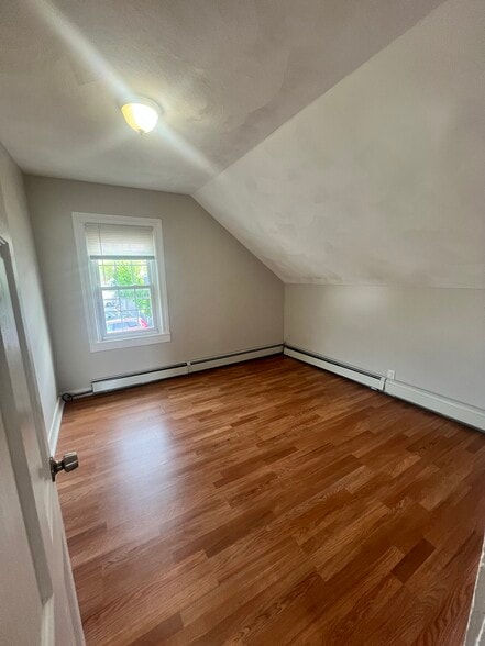 Building Photo - 24 Lincoln Ave