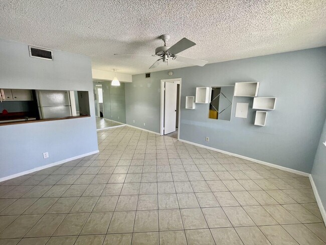 Building Photo - 7070 Golf Colony Ct