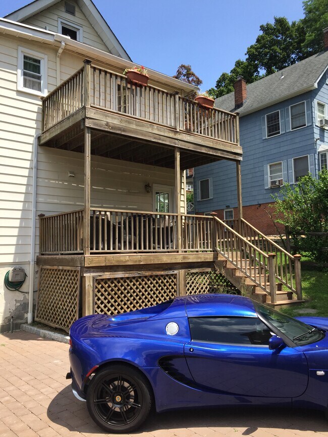 Building Photo - 11 Cherry St