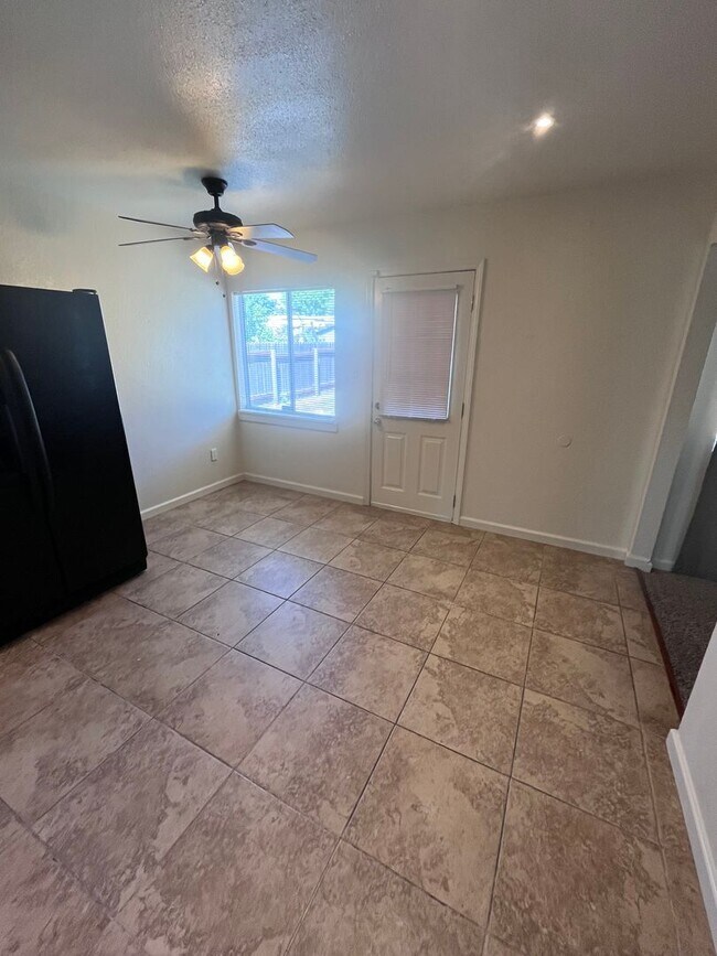 Building Photo - NICE HOME IN SACRAMENTO!!