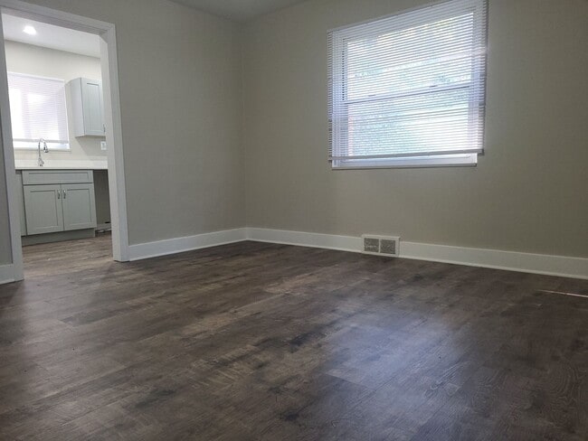 Building Photo - Newly renovated 3 bedroom house in Brookli...
