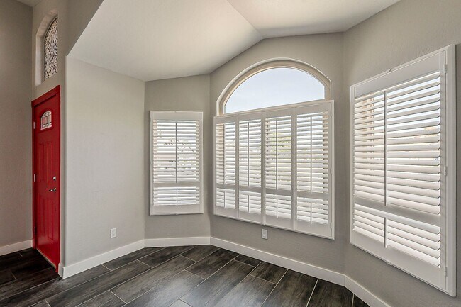 Building Photo - 4 bed, 2 bath home in Peoria