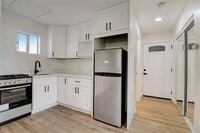 Building Photo - 902 9th St