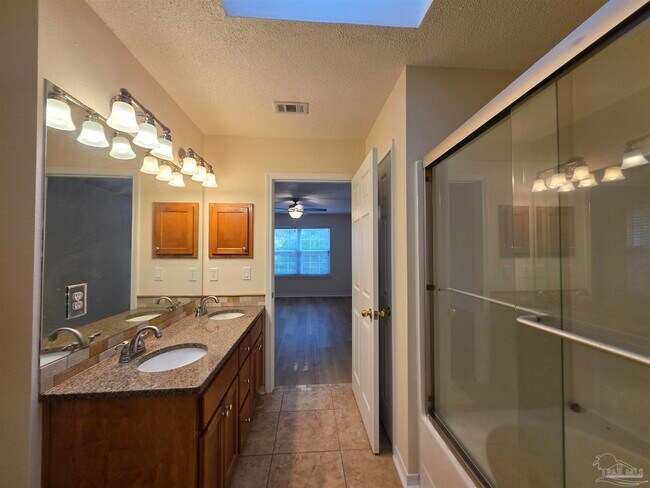 Building Photo - 6204 Pomeral Summit St