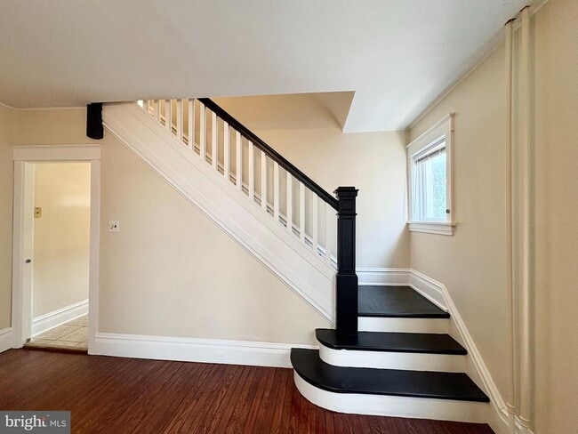 Building Photo - 616 N Front St