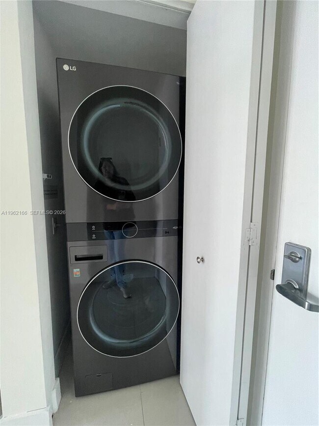 Building Photo - 92 SW 3rd St